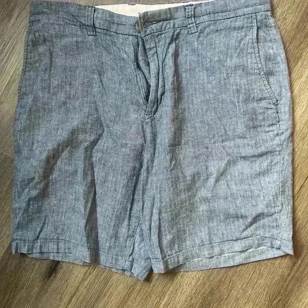 Old navy men’s light weight shorts